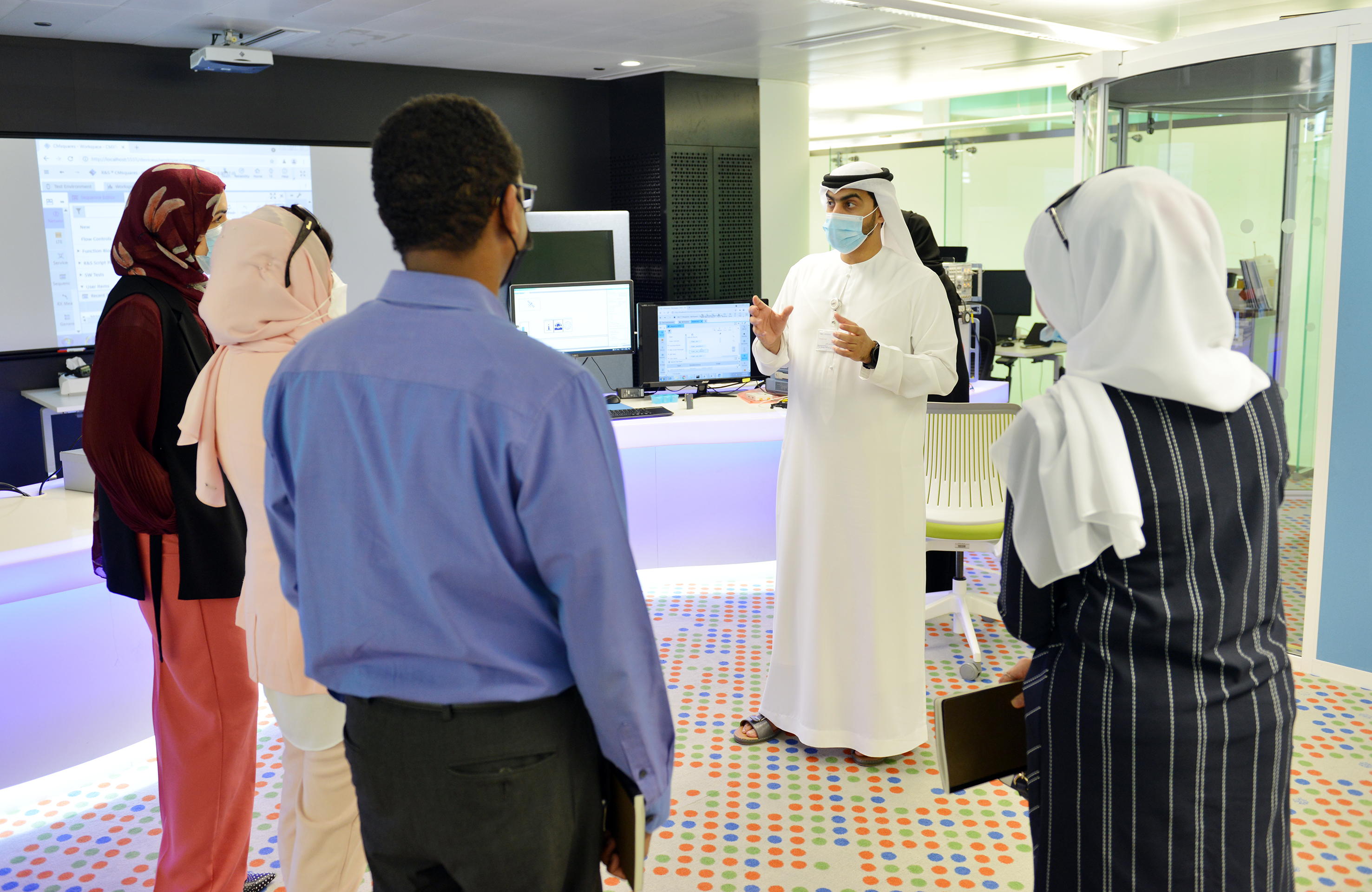 TDRAs National Telecom Equipment Lab Hosts a Delegation from University of Dubai